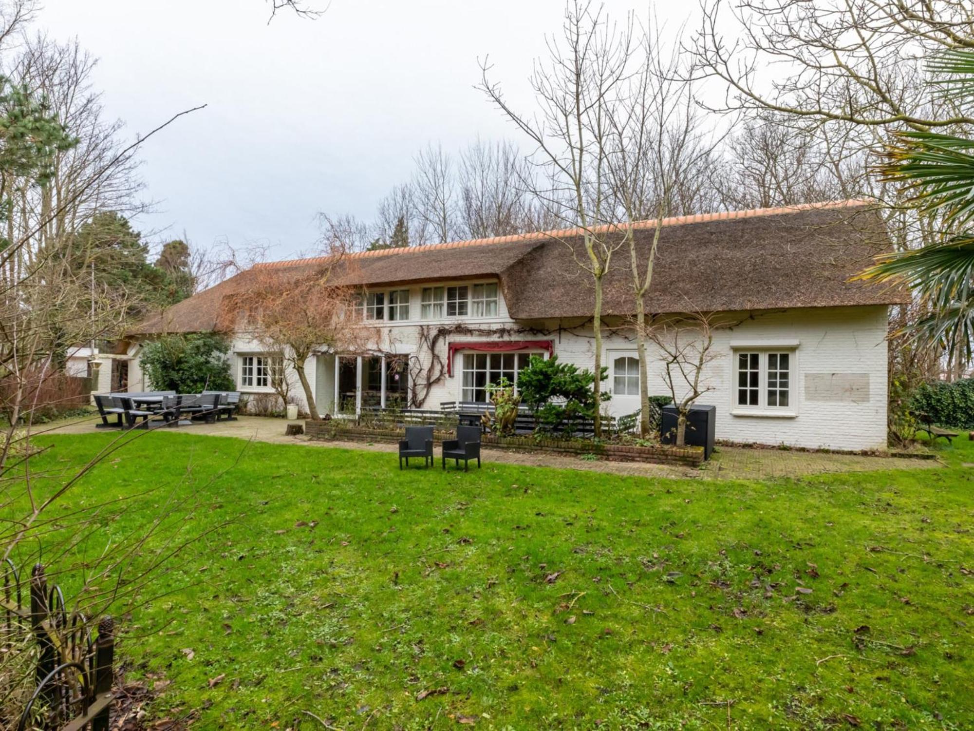 Charming With Thatched Roof Vakantiehuis *